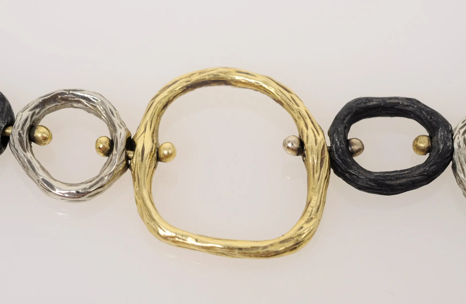 18K Gold Sarah Graham Pebble Large Link Necklace