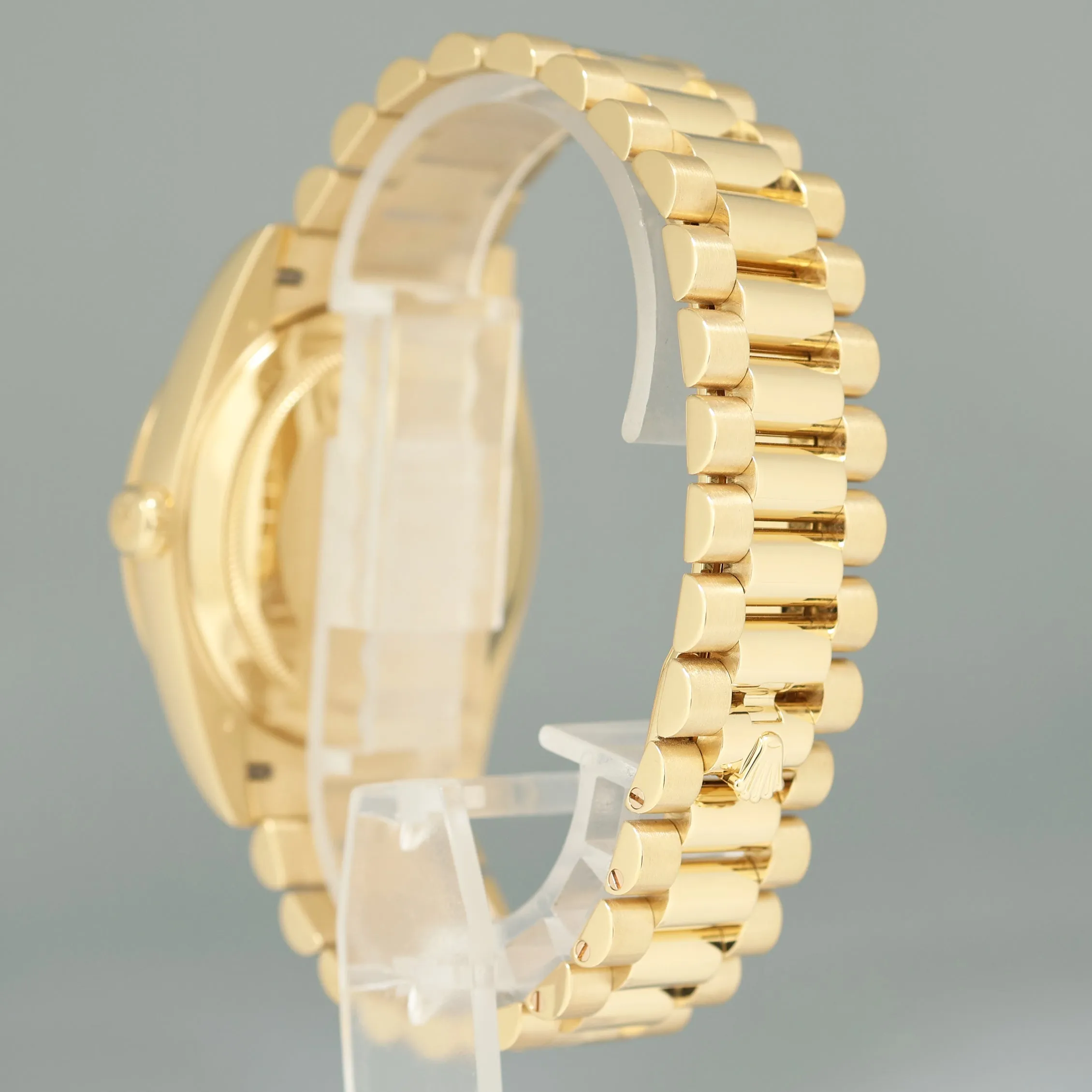 2022 Rolex Day Date 40 Yellow Gold President White Roman Diamond Bezel 228348 Watch