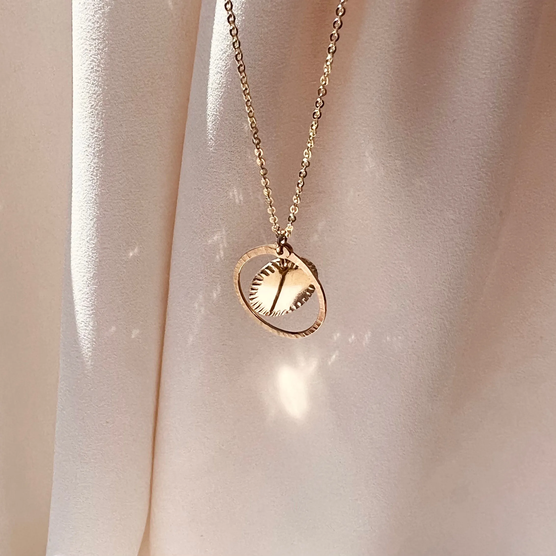AURORA MEDALLION / GOLD