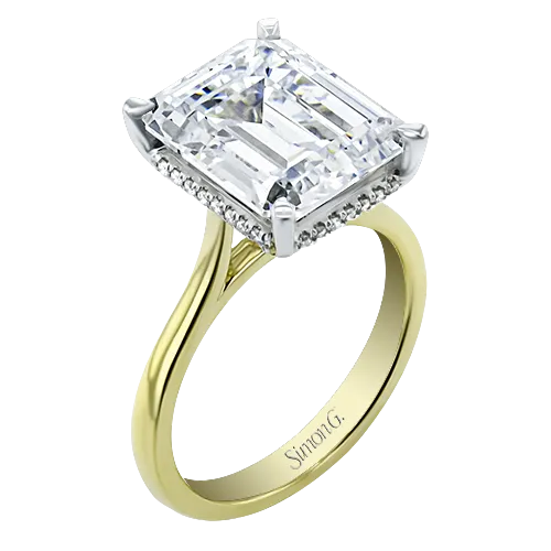 Engagement Ring in 18k Gold with Diamonds