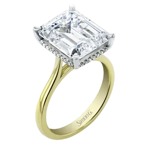 Engagement Ring in 18k Gold with Diamonds