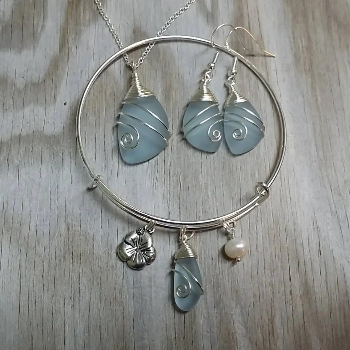 Handmade in Hawaii, Wire wrapped "Magical Color Changing" Purple necklace  earrings  bracelet jewelry set, Hibiscus
