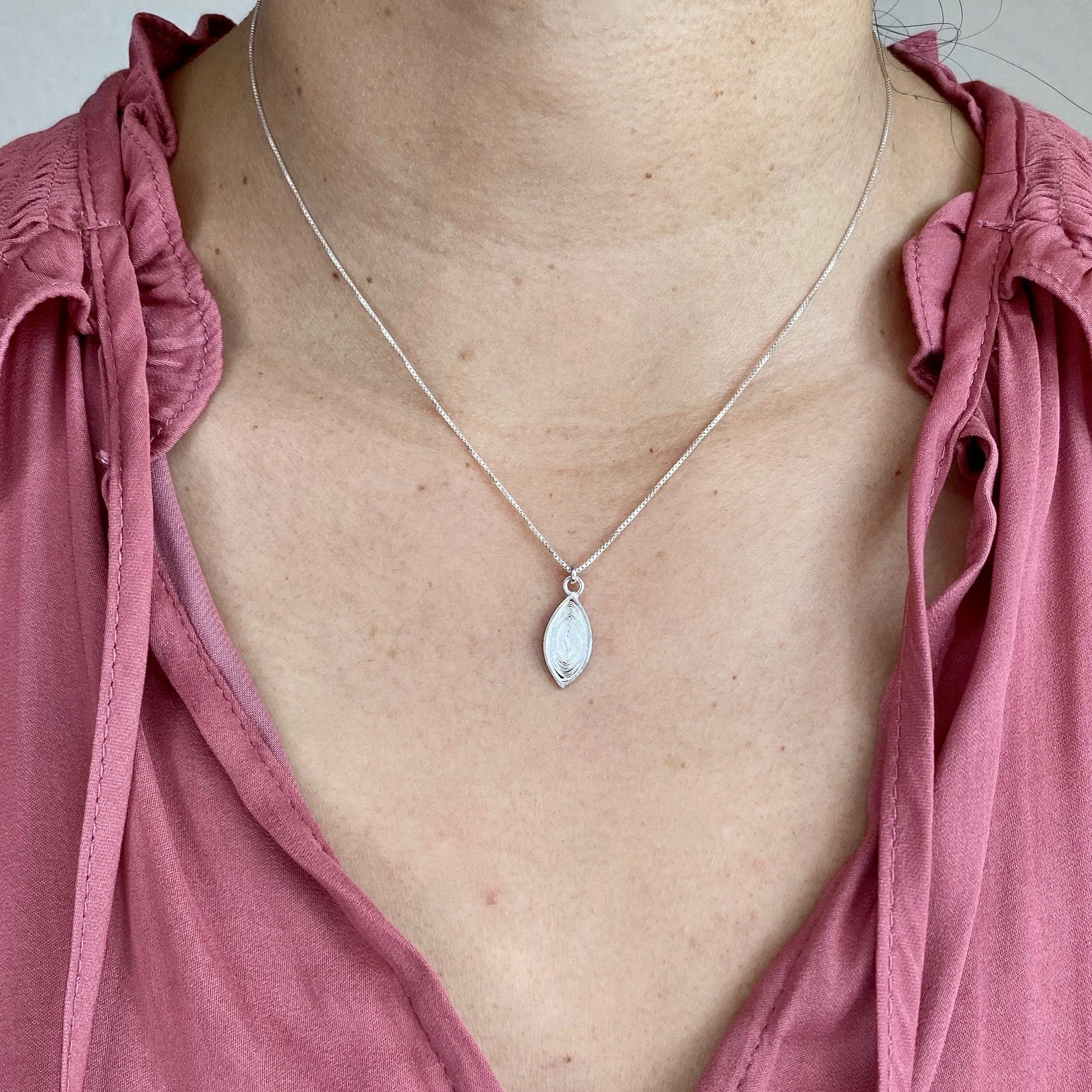 MABELY SILVER SMALL PENDANT NECKLACE FILIGREE