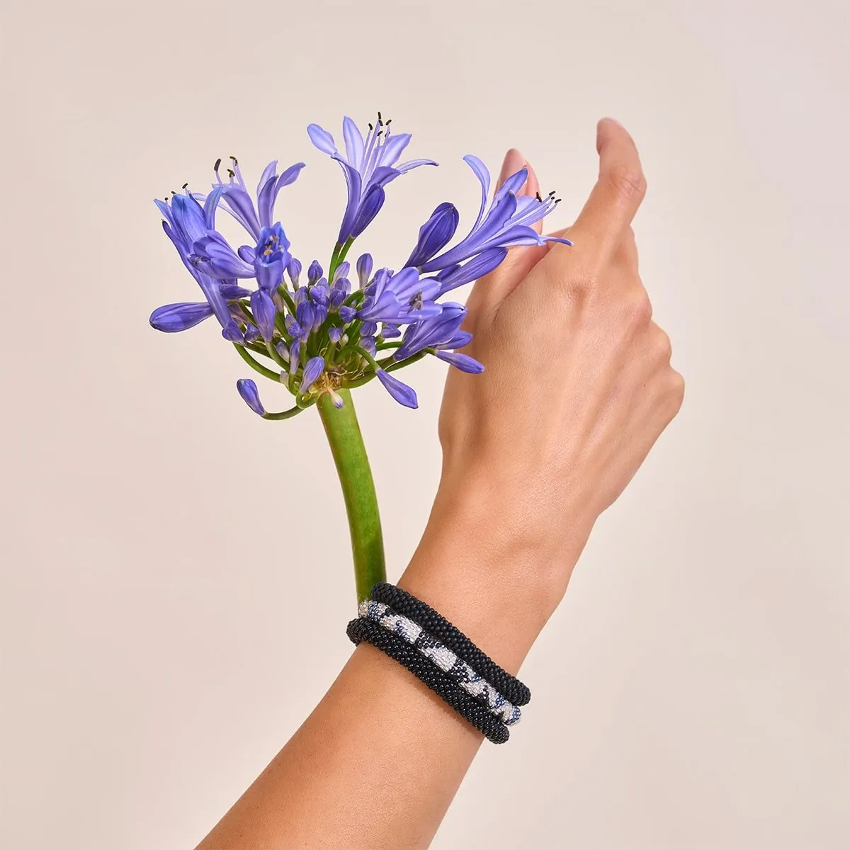 Midnight Valley | Himalayan Glass Bead Bracelet