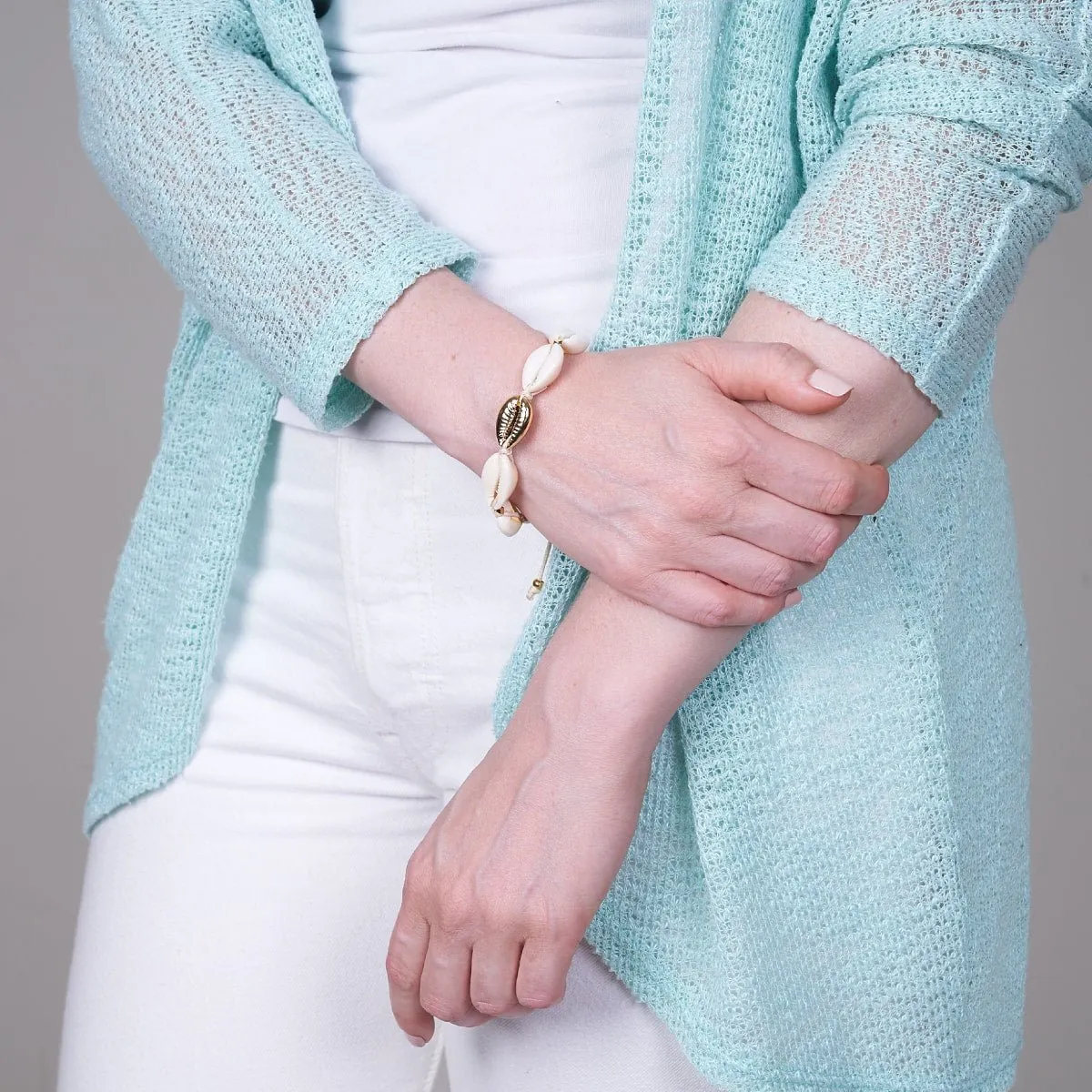 Natural Cowrie Shell | Gold | Cream Macrame Bracelet