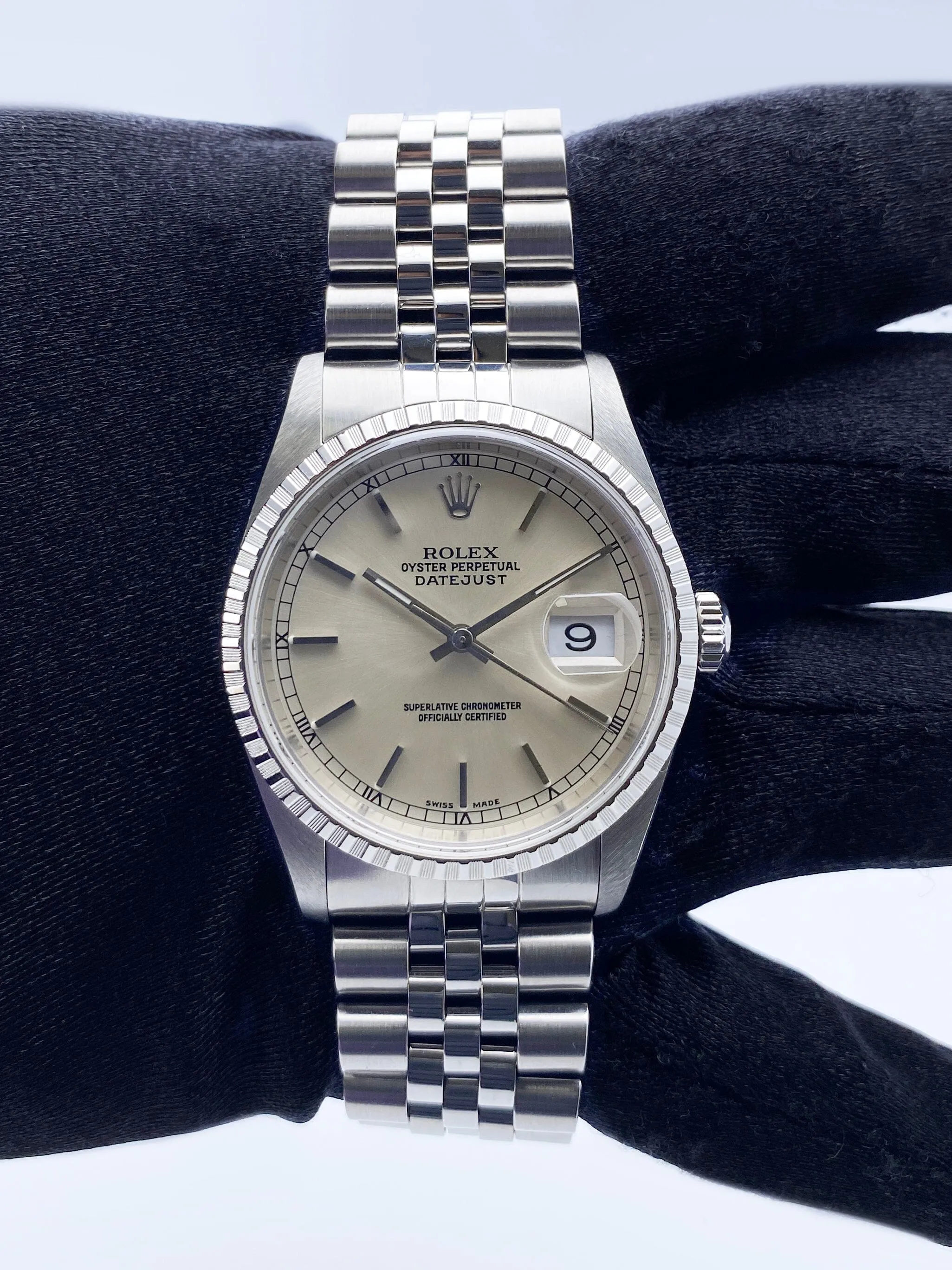 Rolex Oyster Perpetual Datejust 16220 Silver Dial Mens Watch.