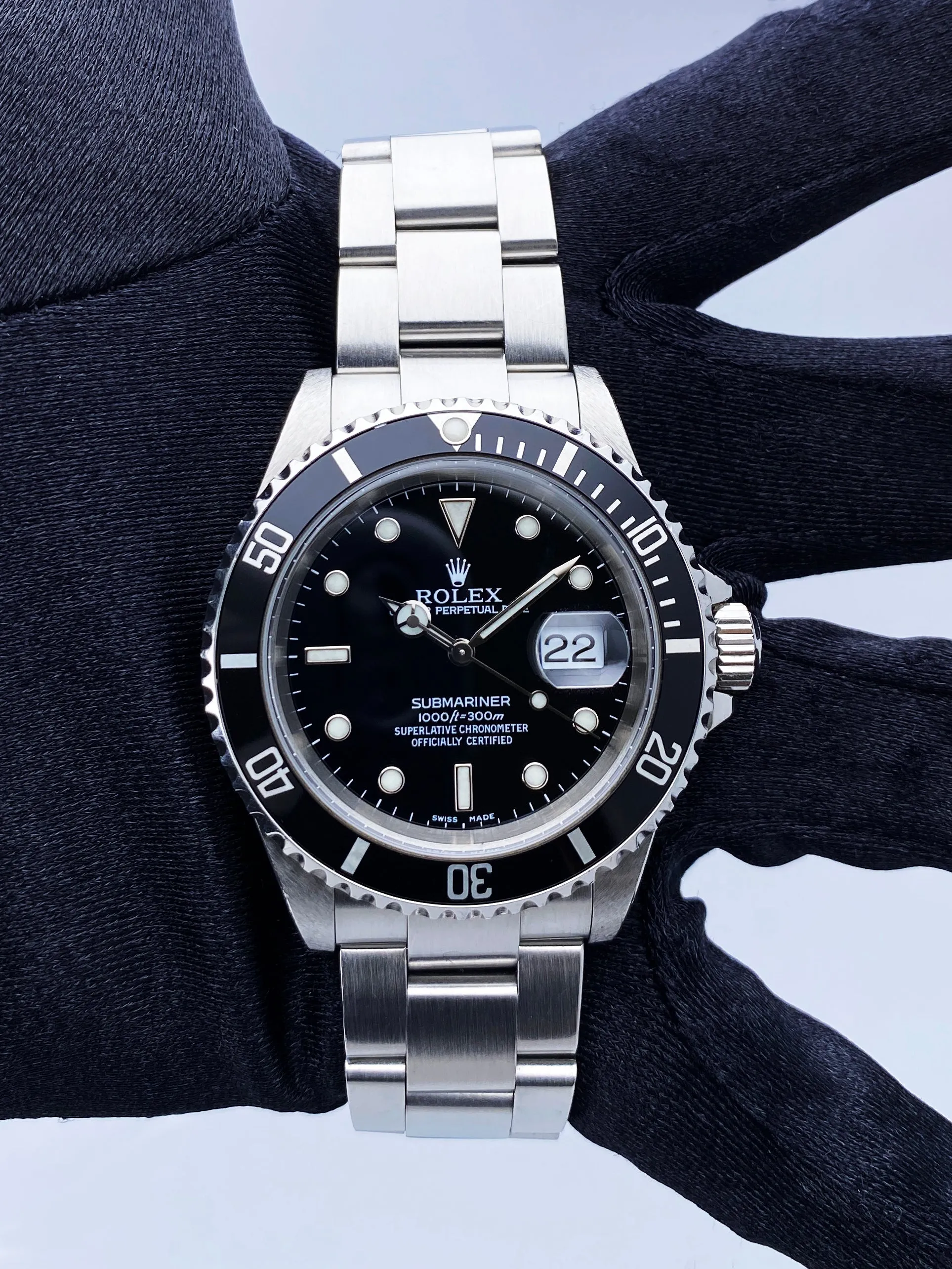 Rolex Submariner Date 16610 Mens Watch Box Papers