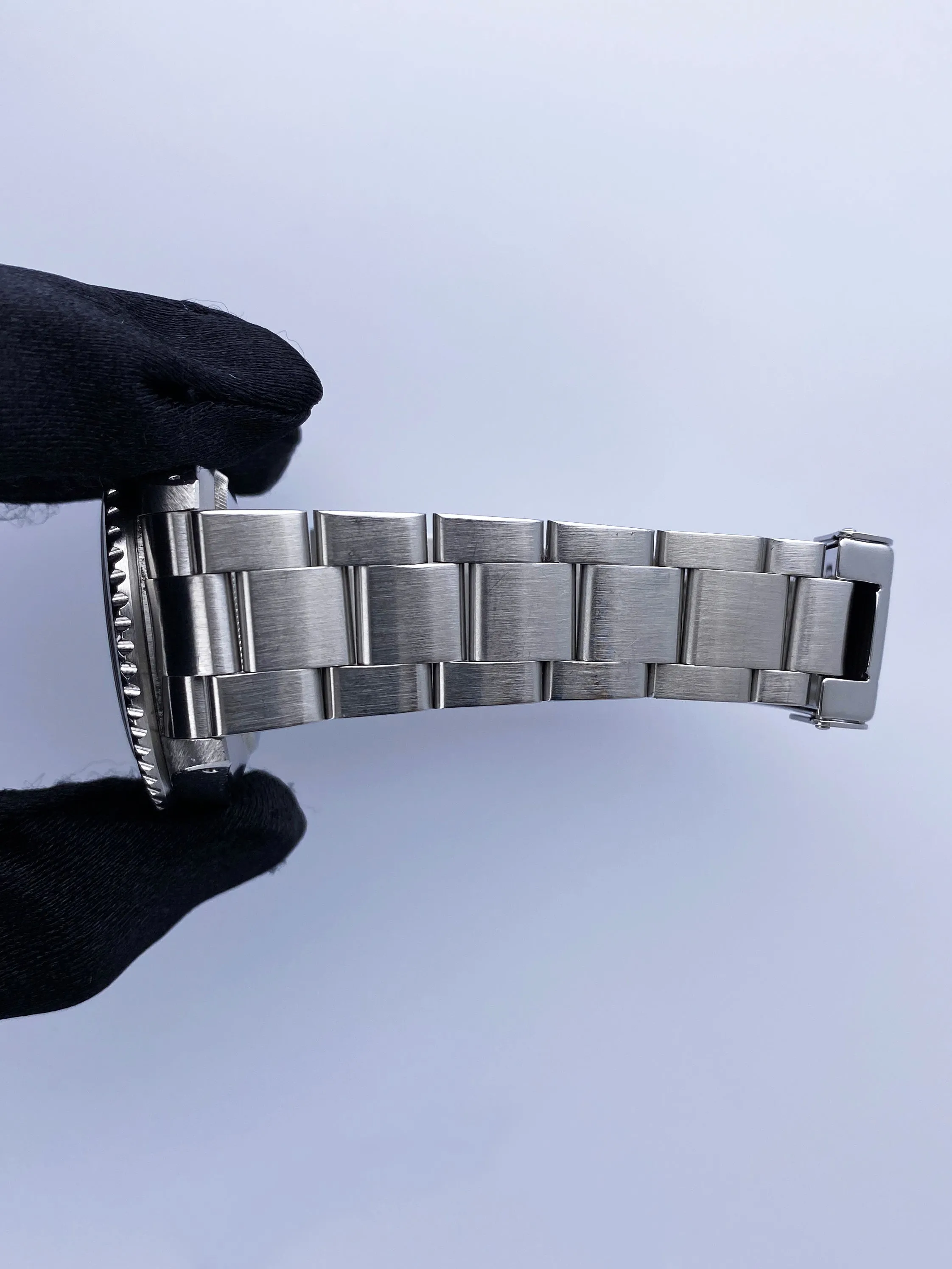 Rolex Submariner Date 16610 Mens Watch Box Papers