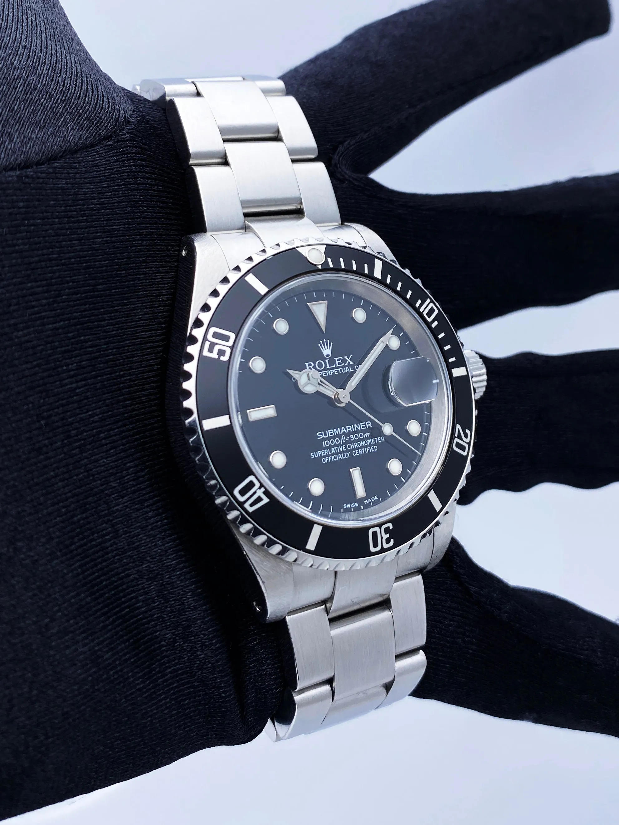 Rolex Submariner Date 16610 Mens Watch Box Papers