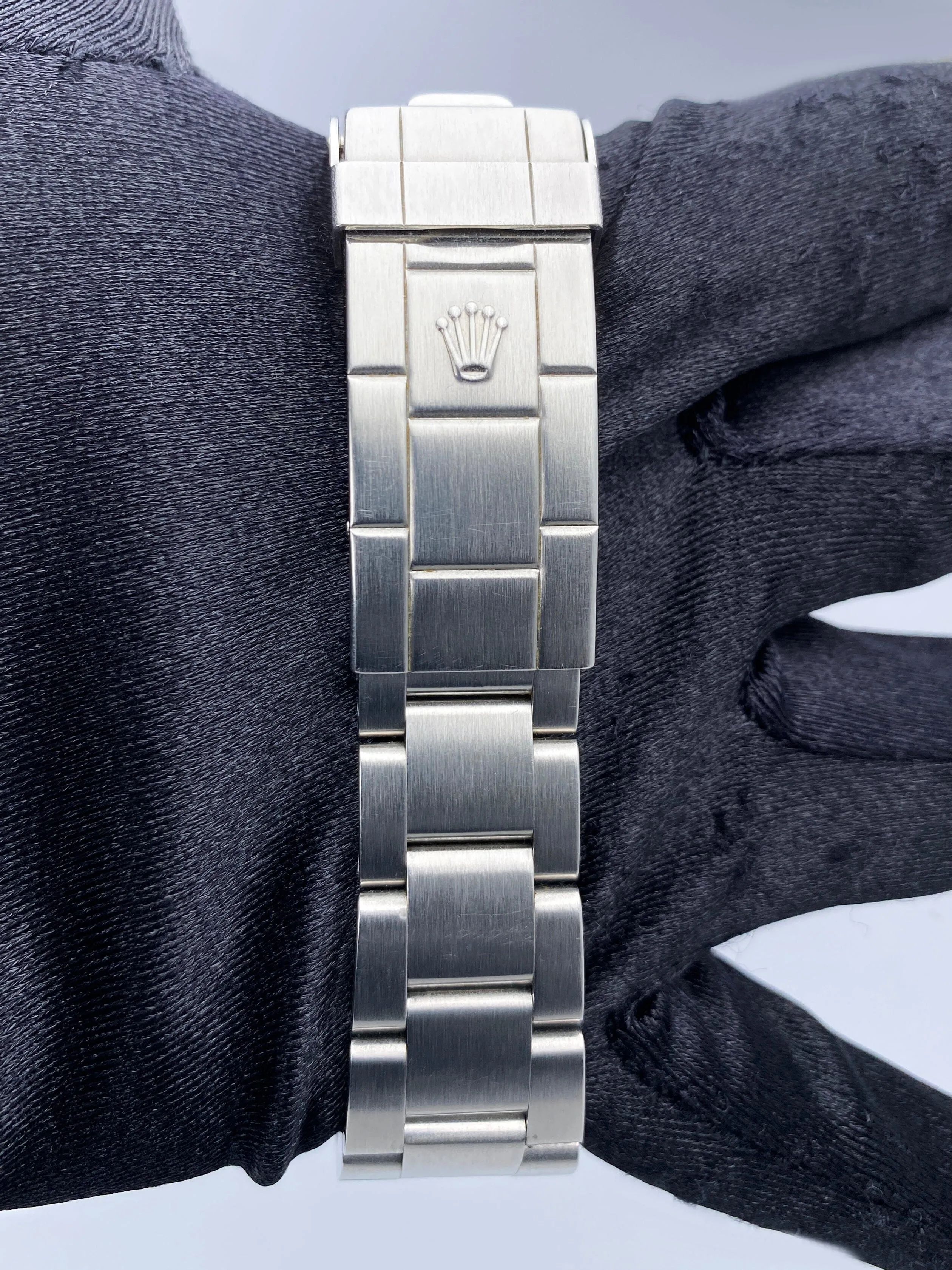 Rolex Submariner Date 16610 Mens Watch Box Papers