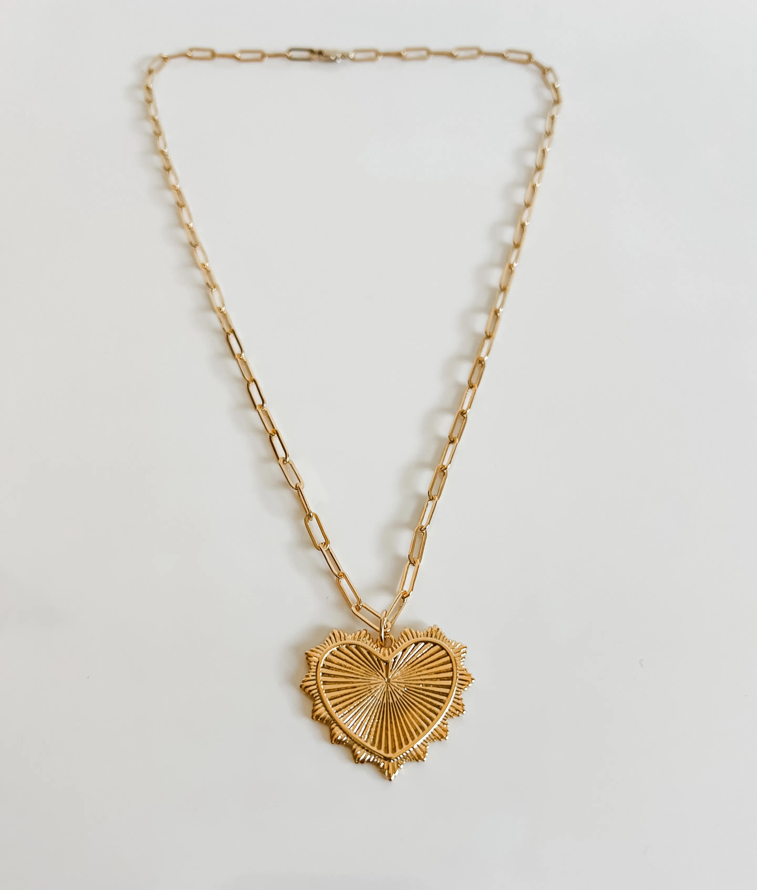 VANESSA sharp scalloped heart chain