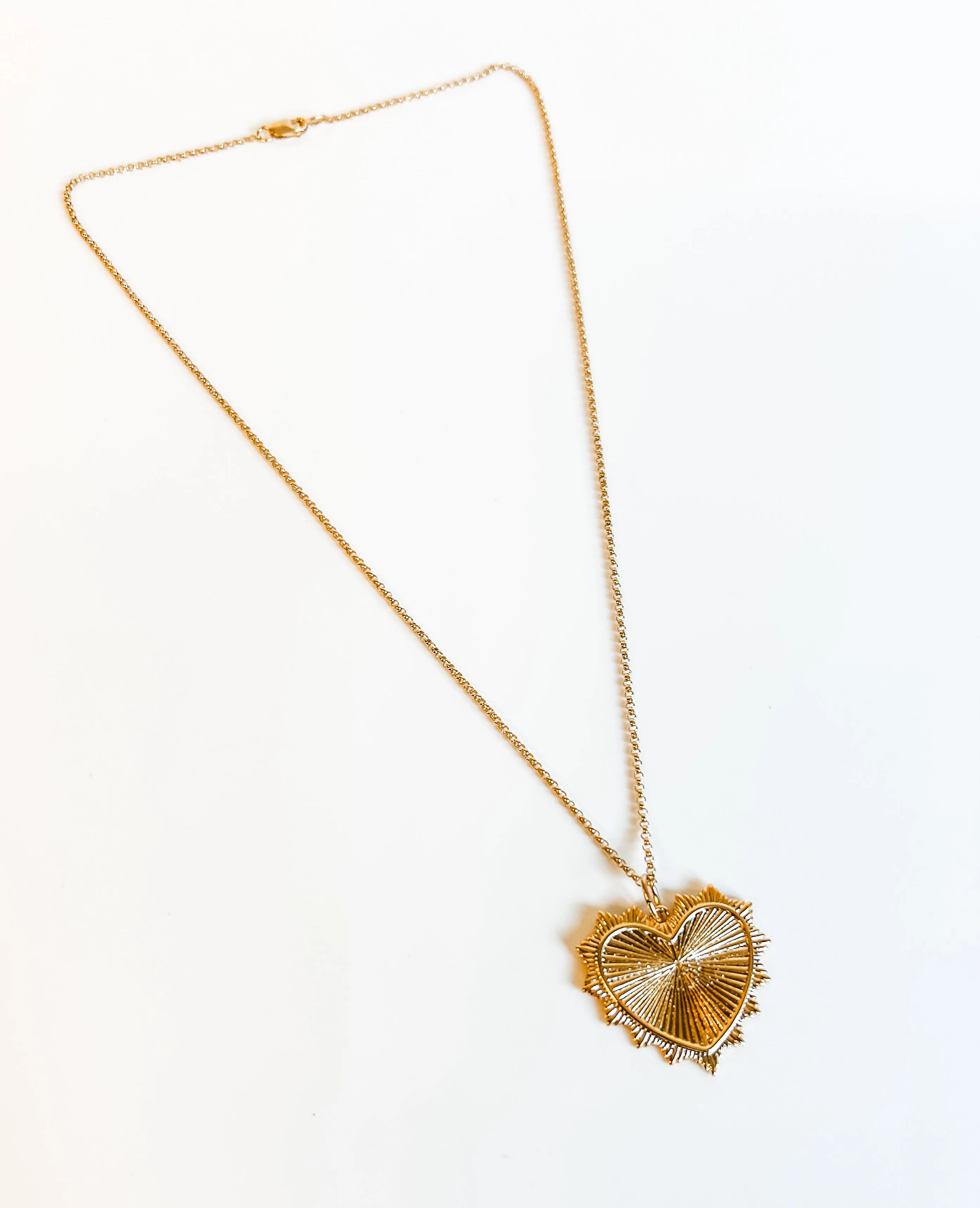 VANESSA sharp scalloped heart chain